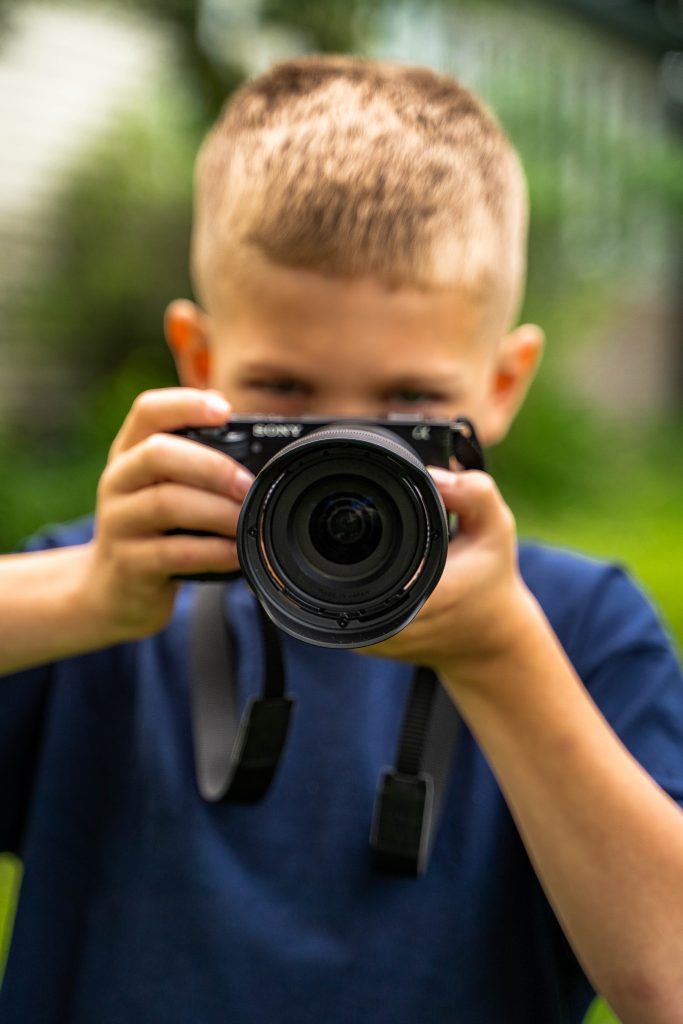 my new assistant: hiring my 8-year-old as a junior photographer my new assistant: hiring my 8-year-old as a junior photographer